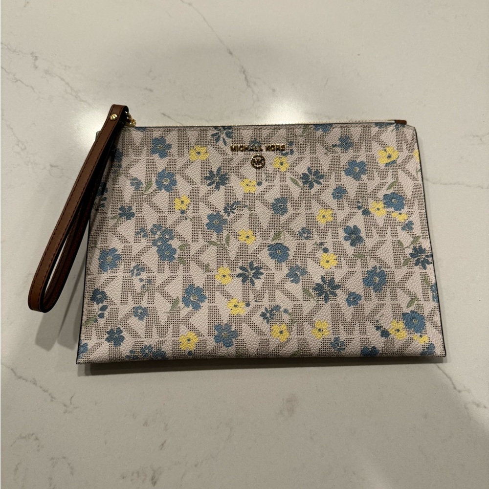 Brand New Michael Kors Jet set Charm Wristlet